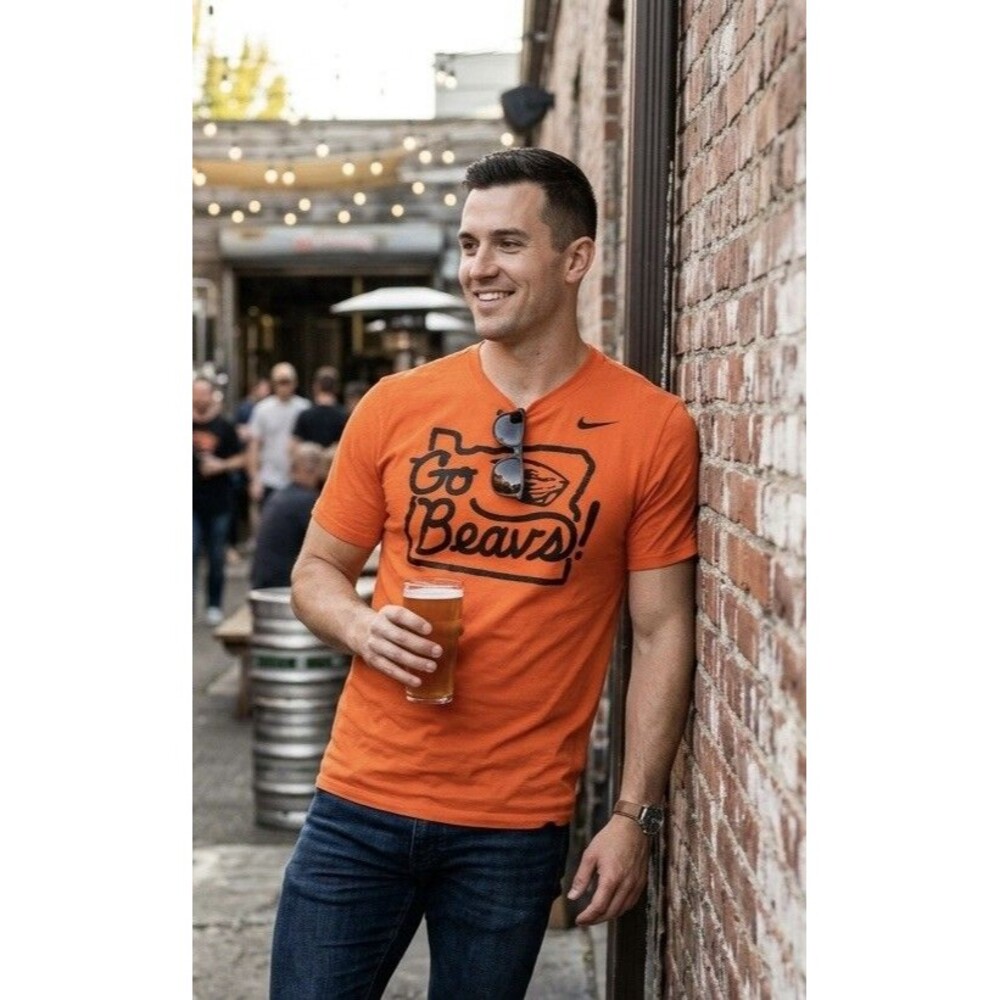 Nike Men L Oregon State Beavers Go Beavers T-Shirt Athletic Cut Orange Graphic